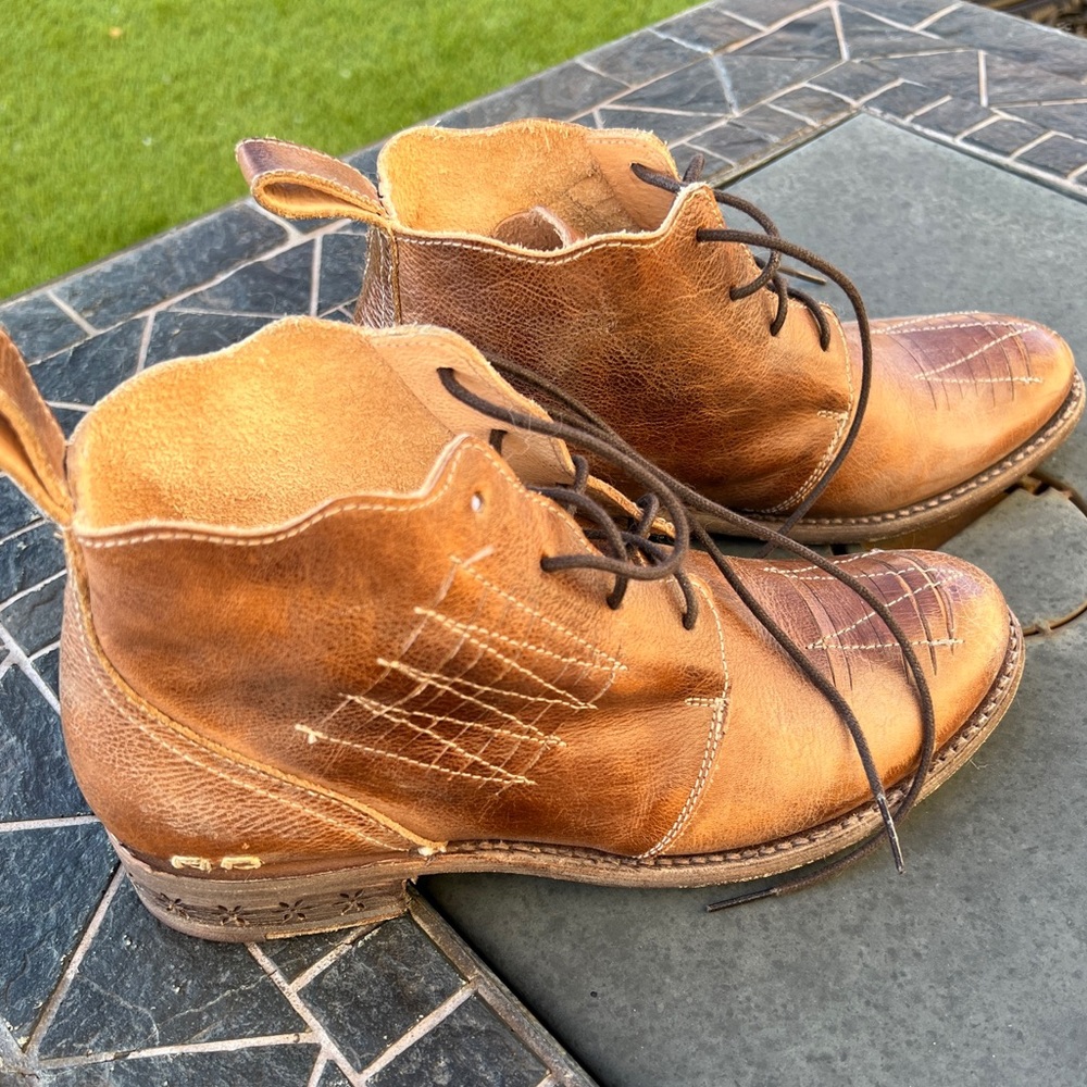 Bed-Stu distressed leather women’s 38 boots lace up EUC brown